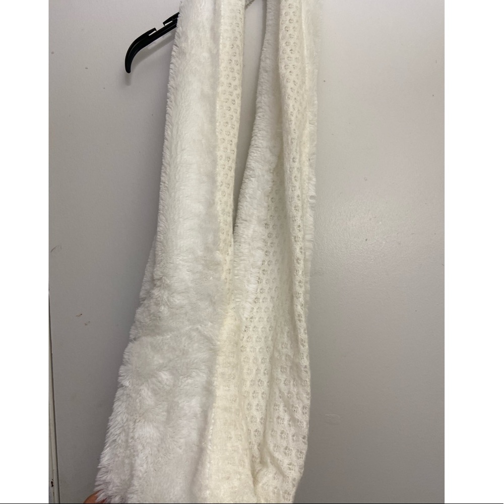 Scarves - Picture 3 of 4